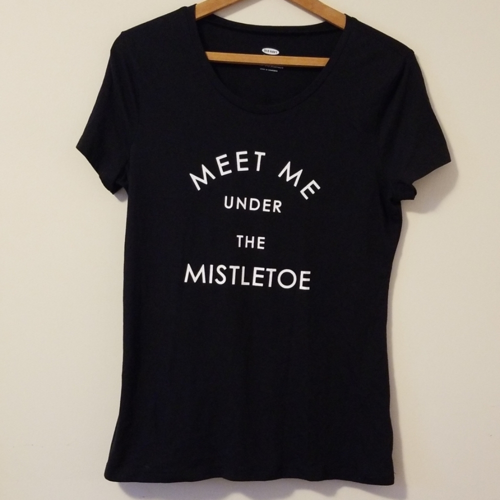 Meet me under the mistletoe Christmas t shirt
